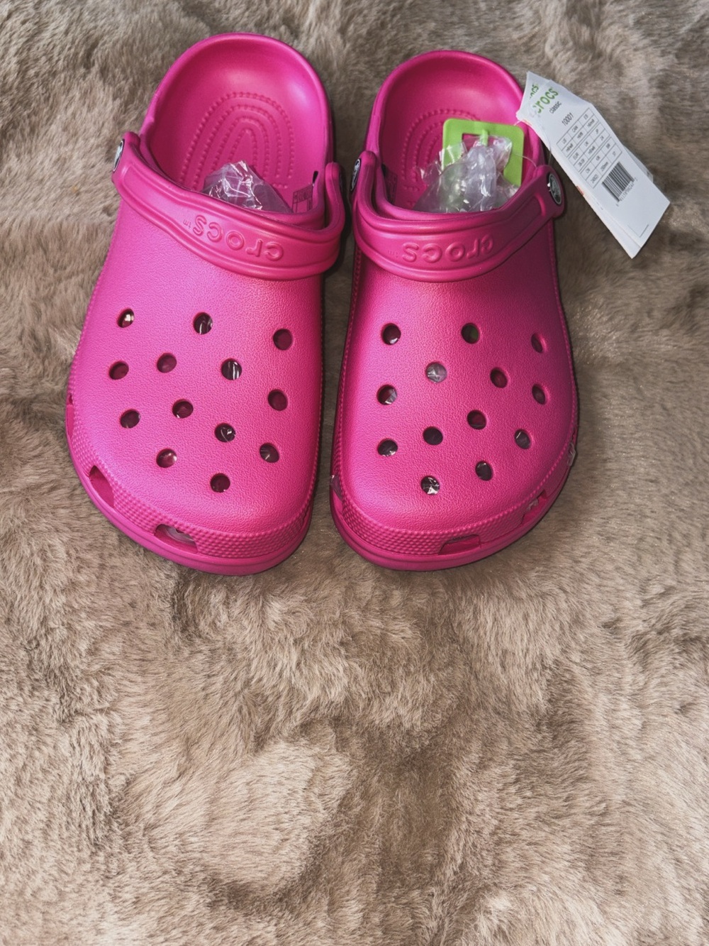 CROCS Classic Clog in Bright Pink